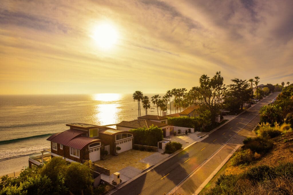 Is earthquake insurance recommended in California? Oceanfront homes of Malibu beach in California