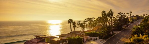 Is earthquake insurance recommended in California? Oceanfront homes of Malibu beach in California